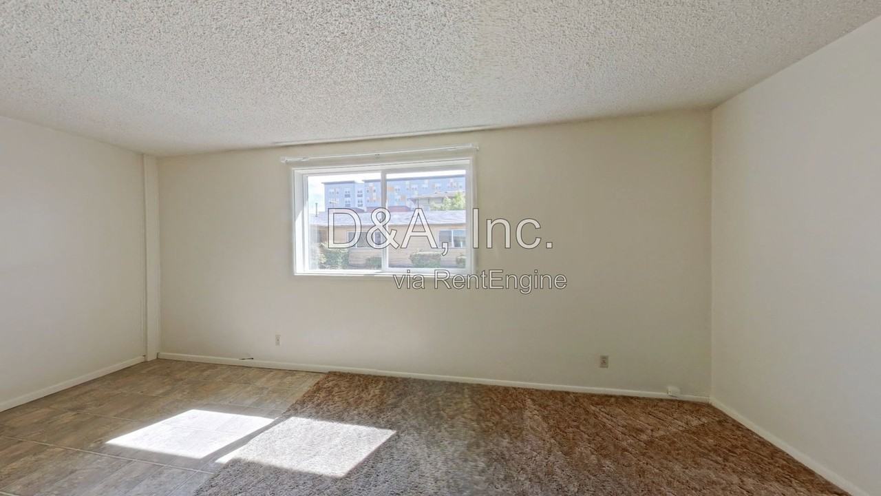 423 Sw 9th St - Photo 2 of 9