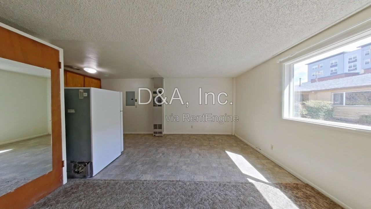 423 Sw 9th St - Photo 3 of 9