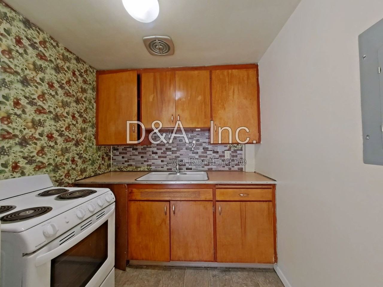 423 Sw 9th St - Photo 4 of 9