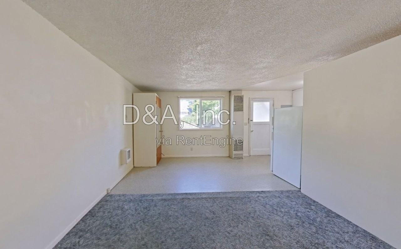 429 Sw 9th St - Photo 2 of 8