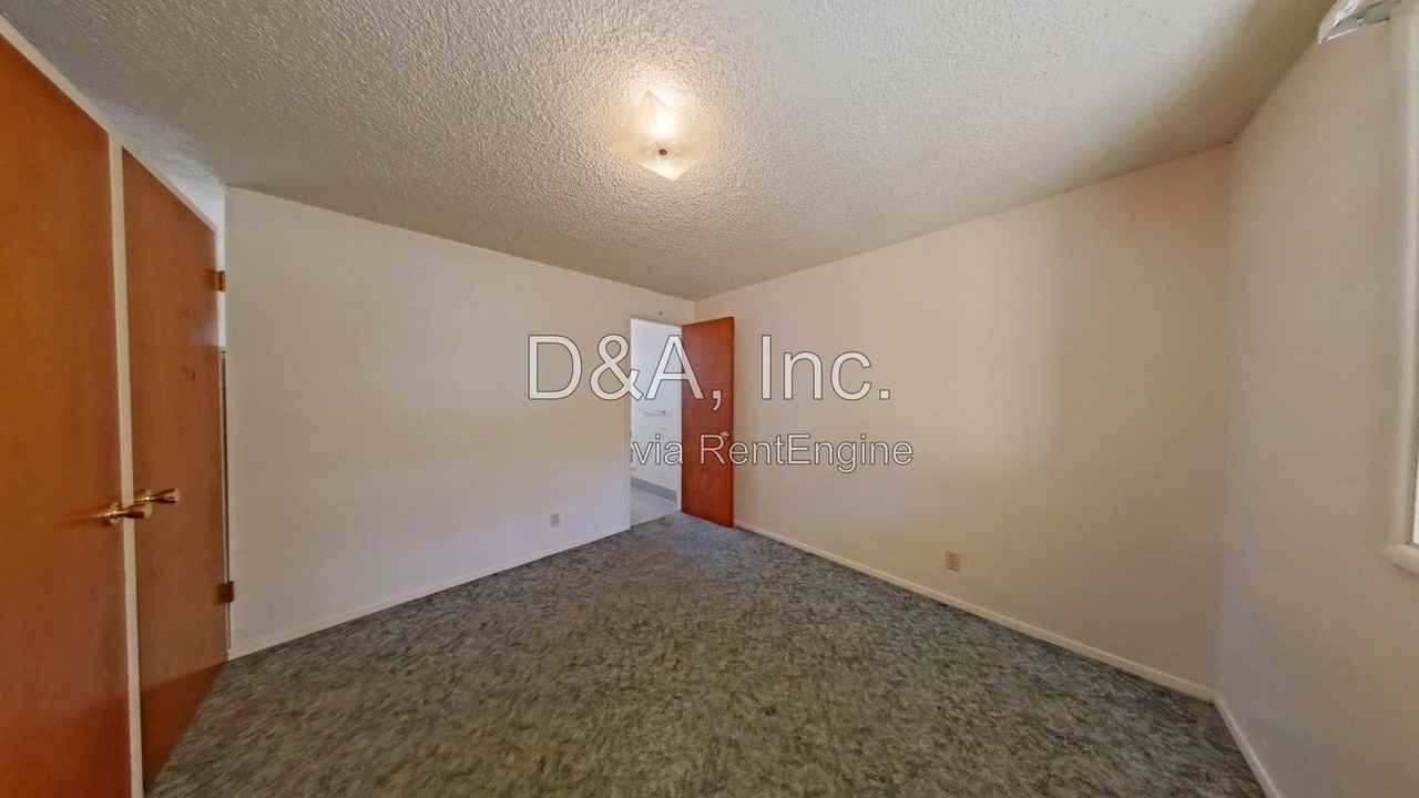 429 Sw 9th St - Photo 6 of 8
