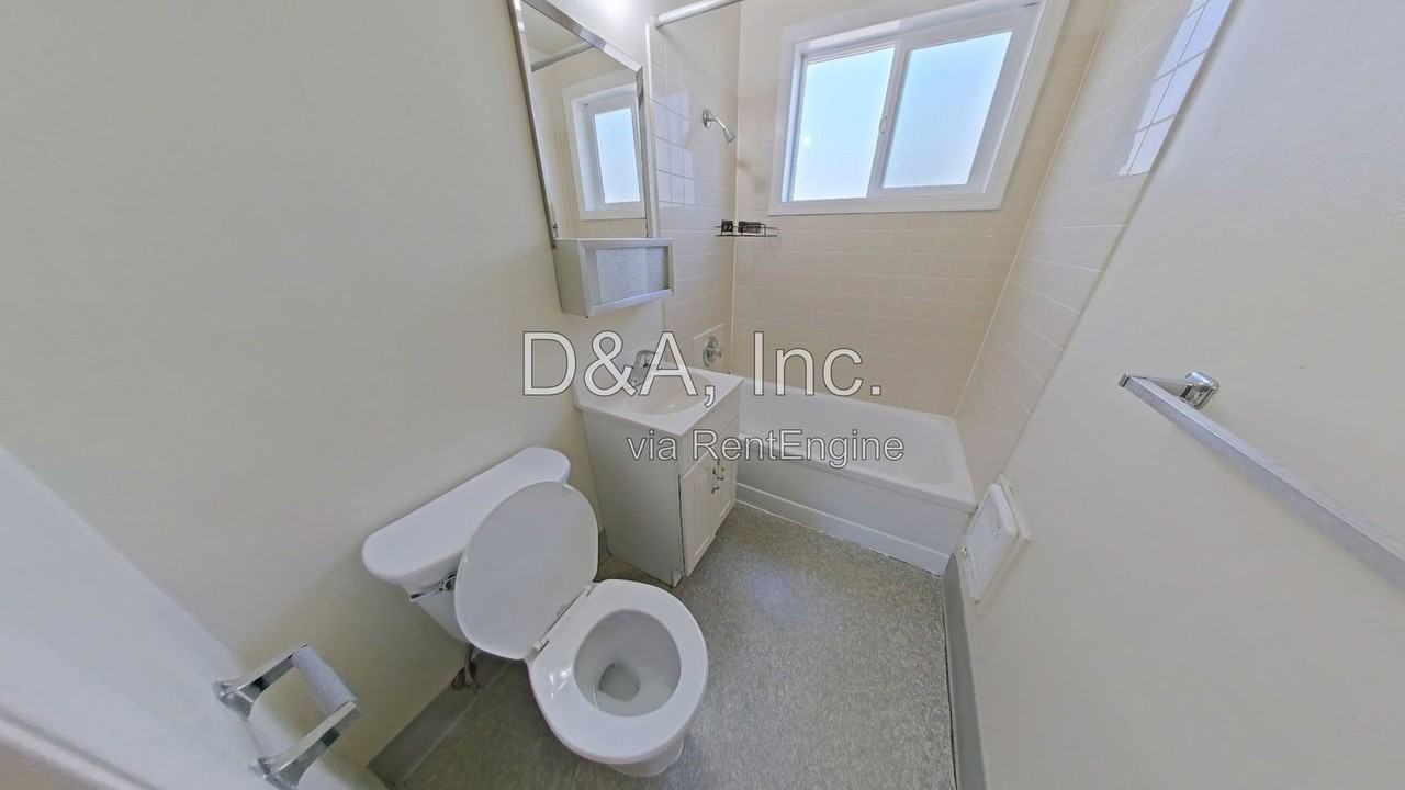 429 Sw 9th St - Photo 7 of 8
