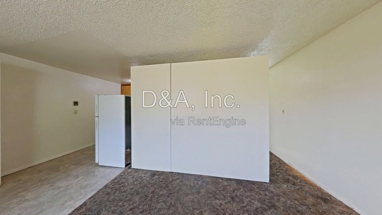 437 Sw 9th St - Photo 3 of 8