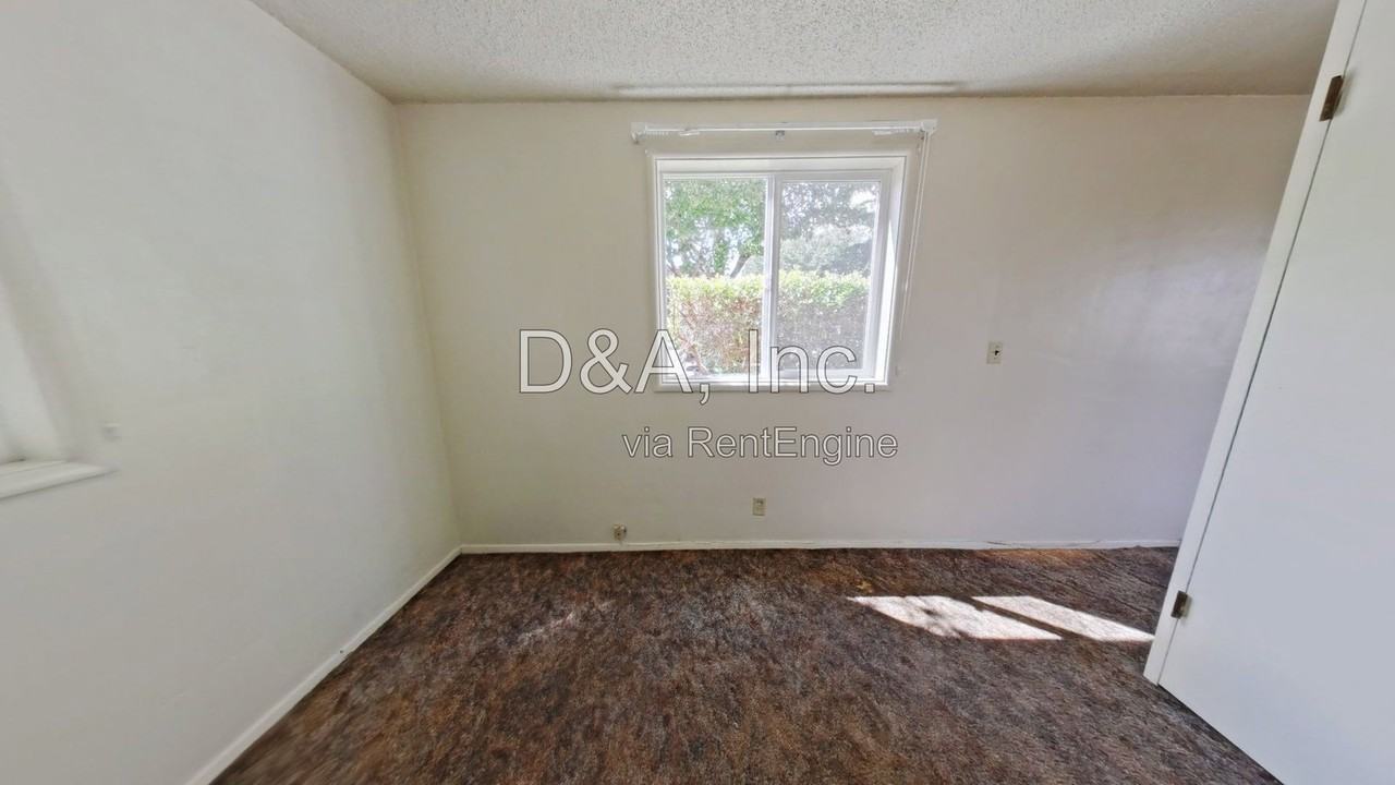 437 Sw 9th St - Photo 5 of 8