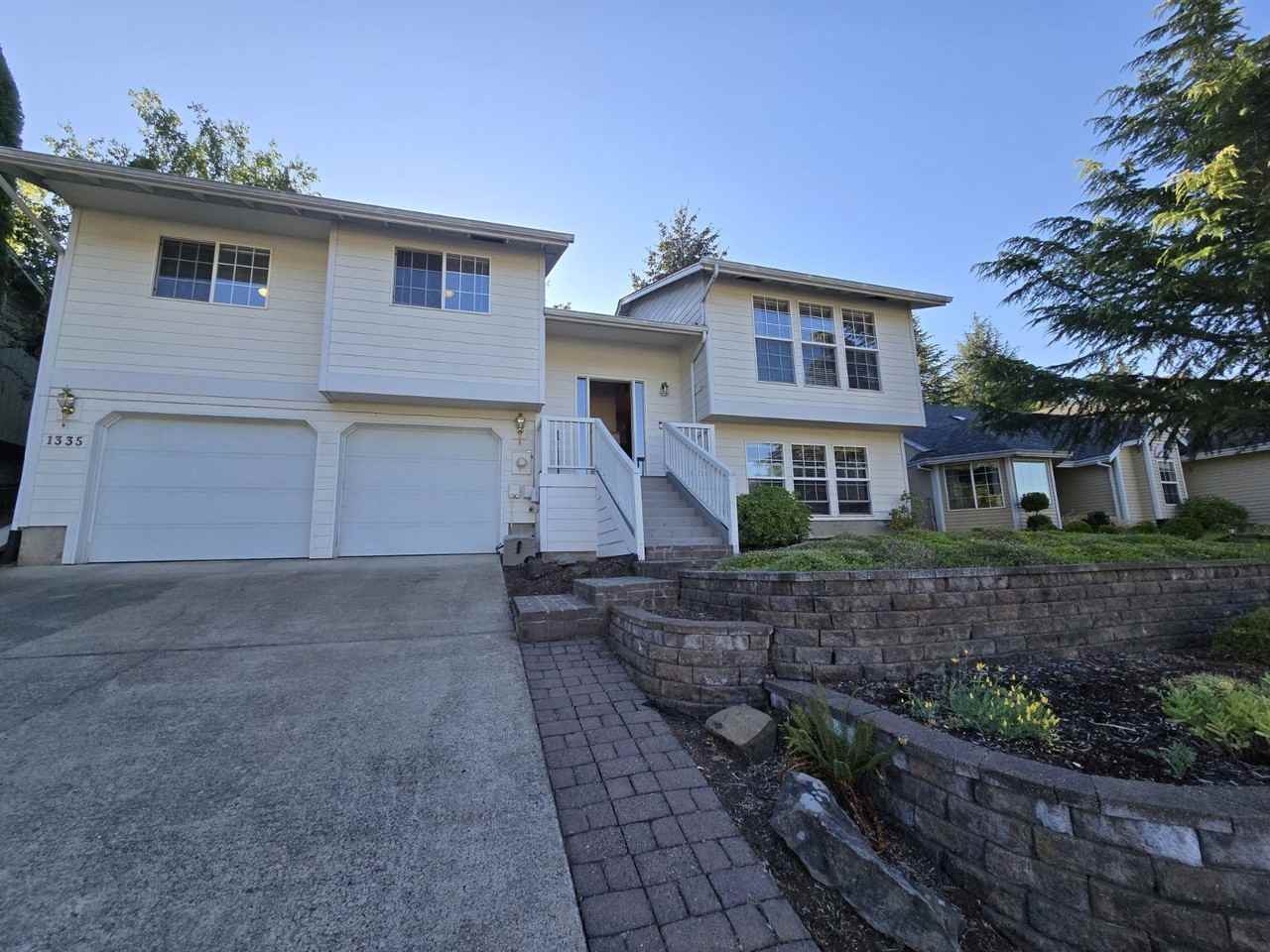 1335 Nw Vallejo Dr - Photo 2 of 28