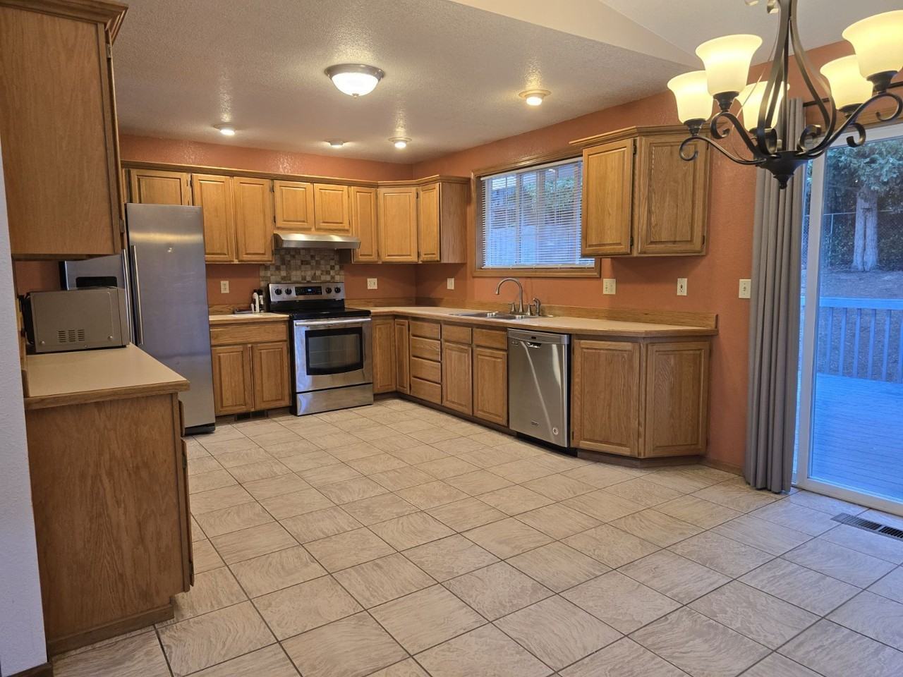 1335 Nw Vallejo Dr - Photo 6 of 28