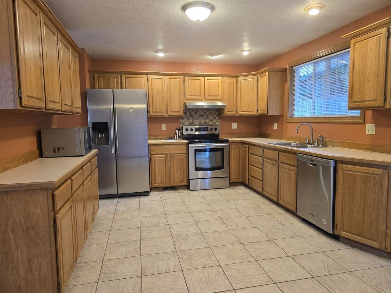 1335 Nw Vallejo Dr - Photo 7 of 28