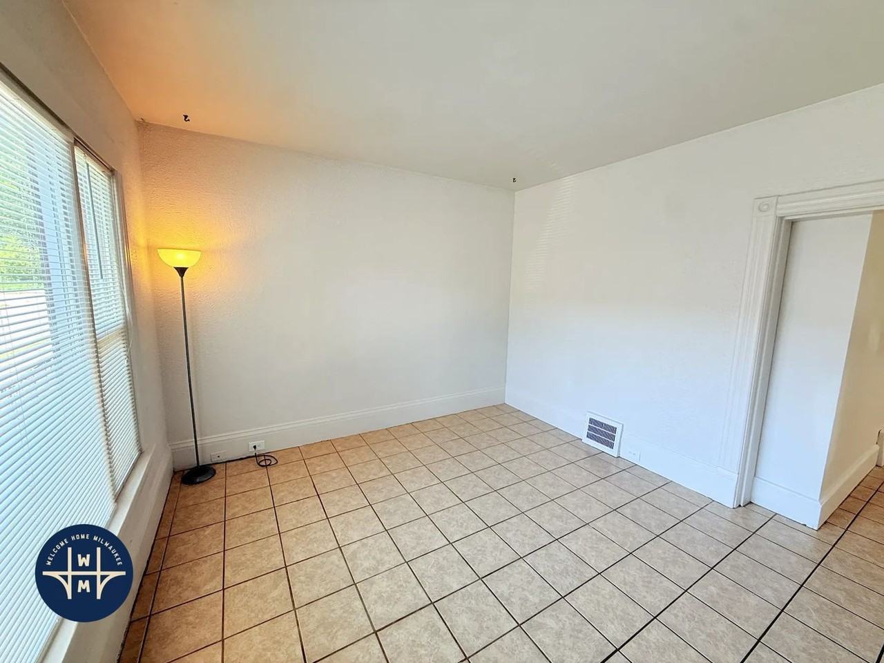 1140 N 50th Pl - Photo 4 of 12