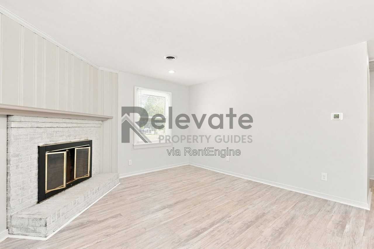 2212 Drummond Dr - Photo 6 of 17