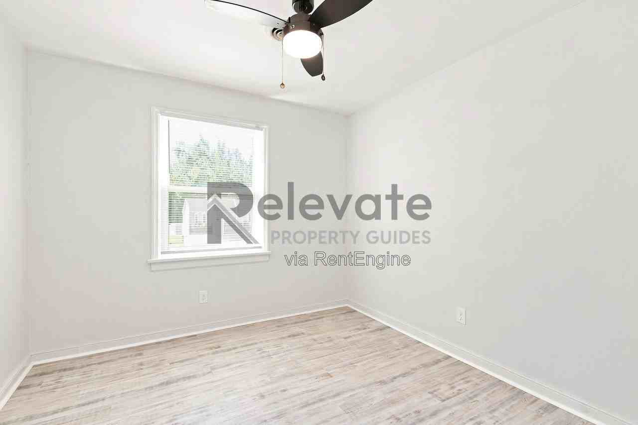 2212 Drummond Dr - Photo 7 of 17
