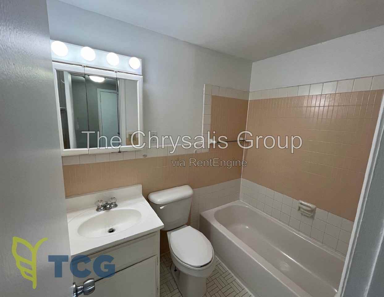 1467 Catherine St #1 - Photo 6 of 20