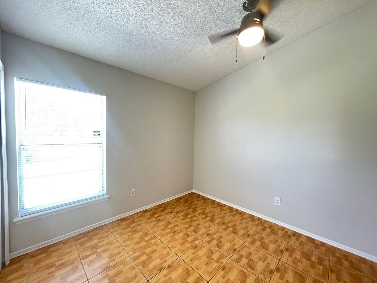 313 San Gabriel St - Photo 6 of 26
