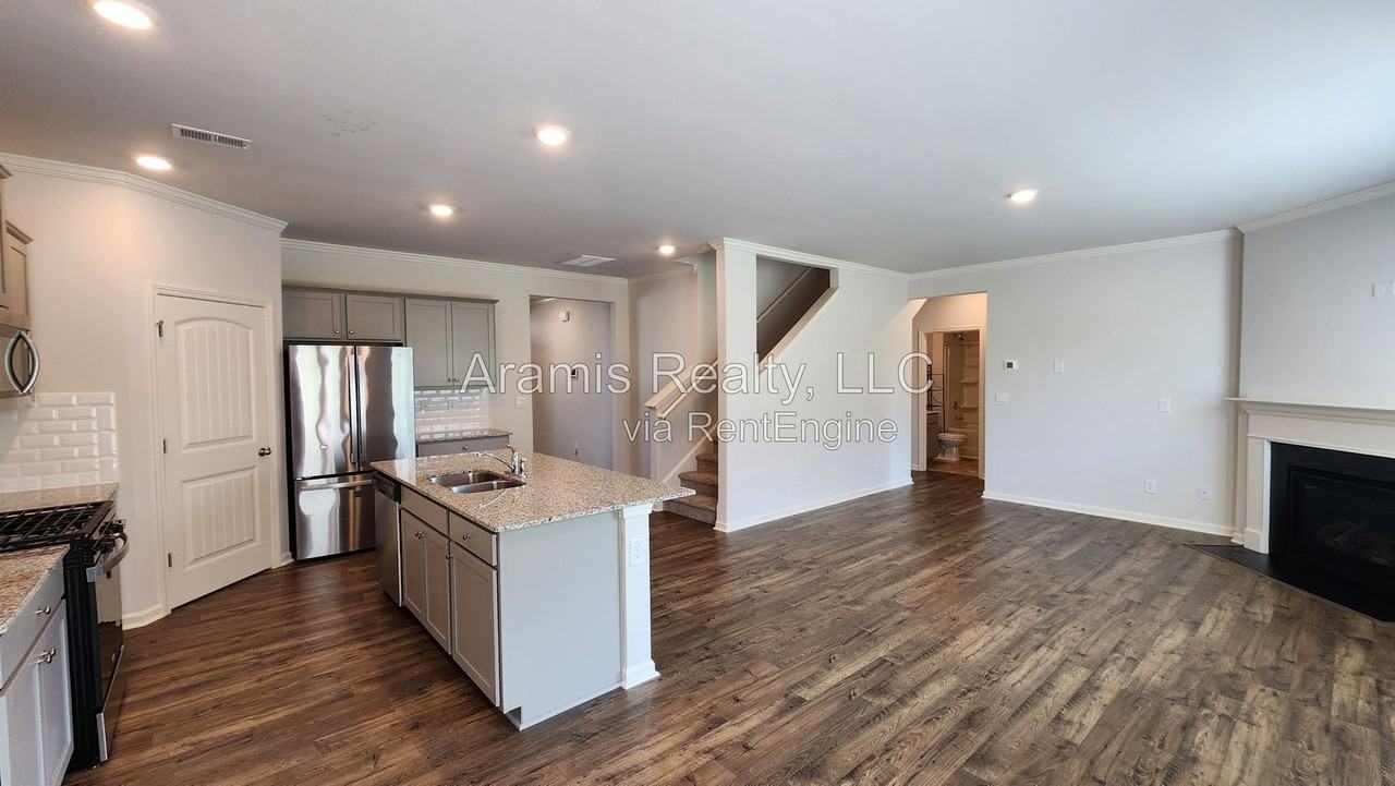 3134 Ellenton Dr - Photo 3 of 14