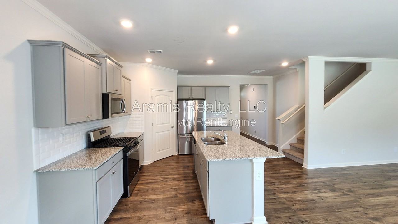 3134 Ellenton Dr - Photo 4 of 14