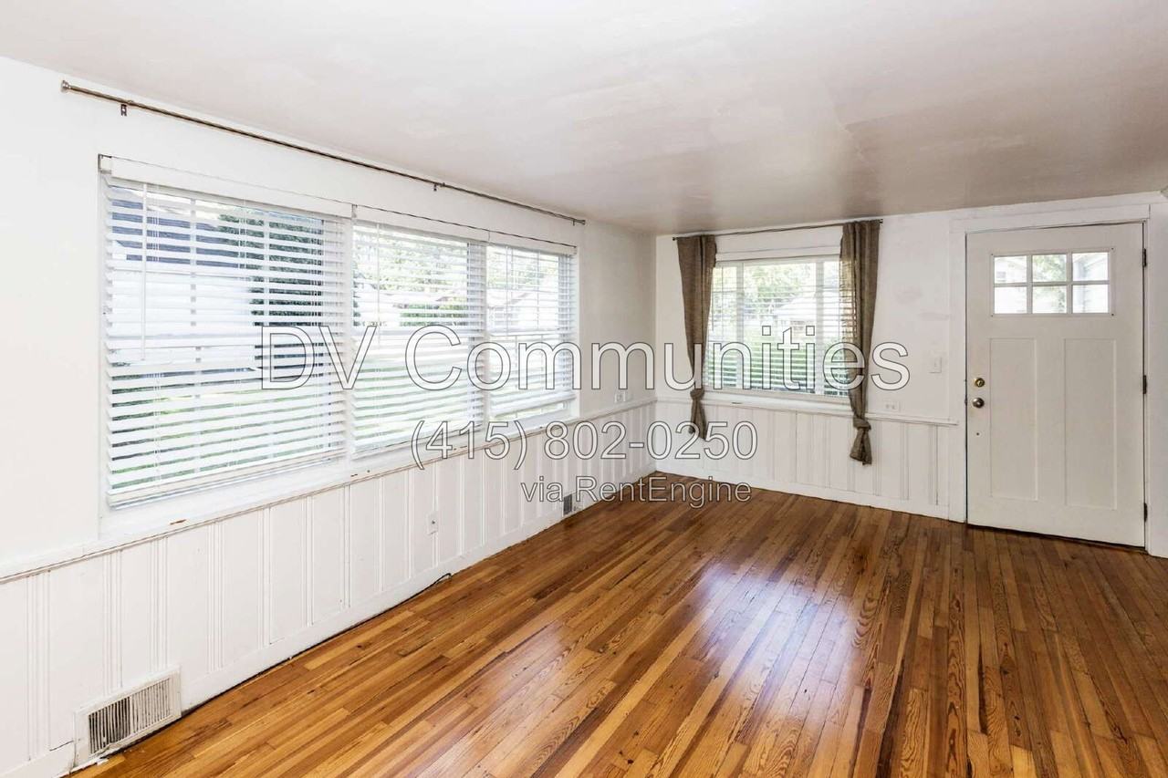 6211 Seneca Rd - Photo 4 of 17