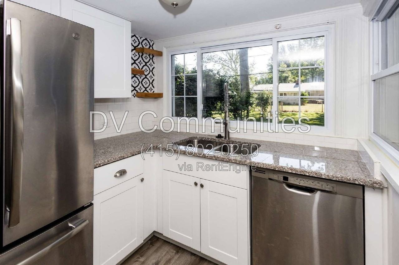 6211 Seneca Rd - Photo 6 of 17