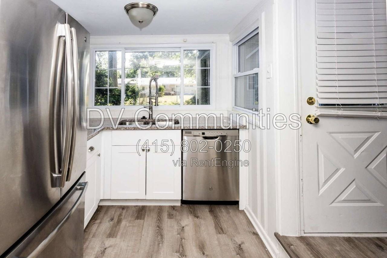 6211 Seneca Rd - Photo 7 of 17