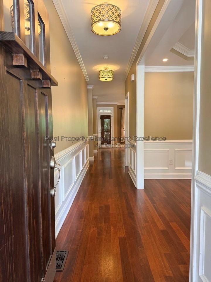 616 Lake Artesia Ln - Photo 4 of 50