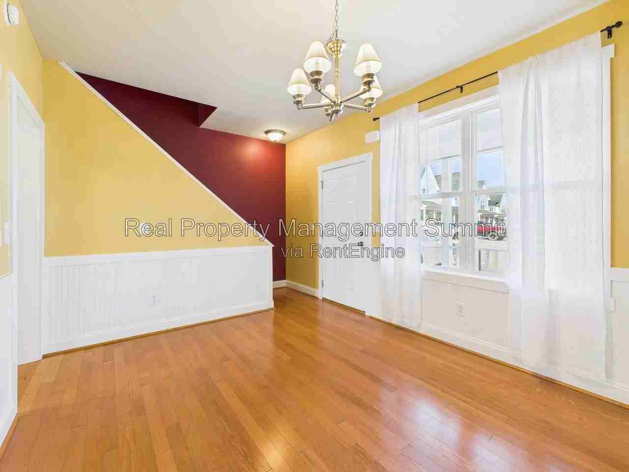 350 Marquette Ct - Photo 4 of 27