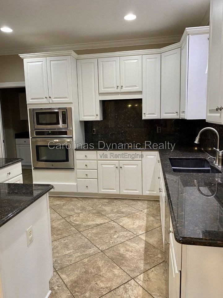 605 Queenswater Ln - Photo 6 of 50