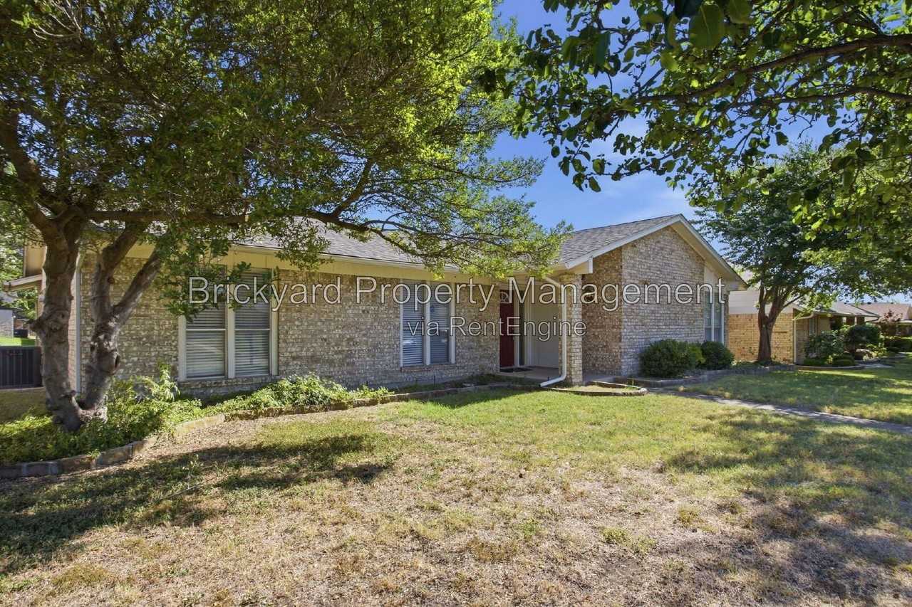 2007 Berkner Dr - Photo 2 of 32
