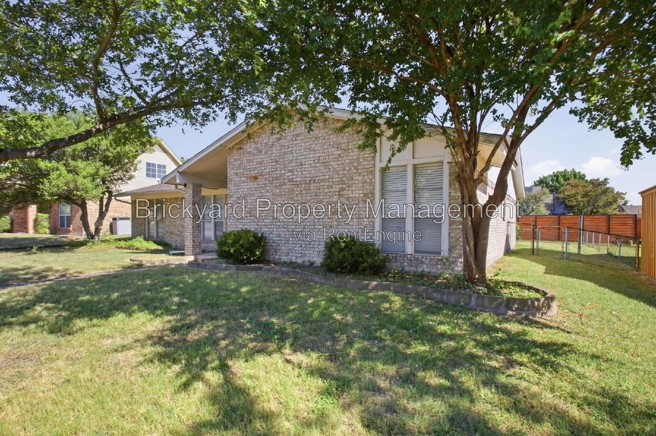 2007 Berkner Dr - Photo 3 of 32