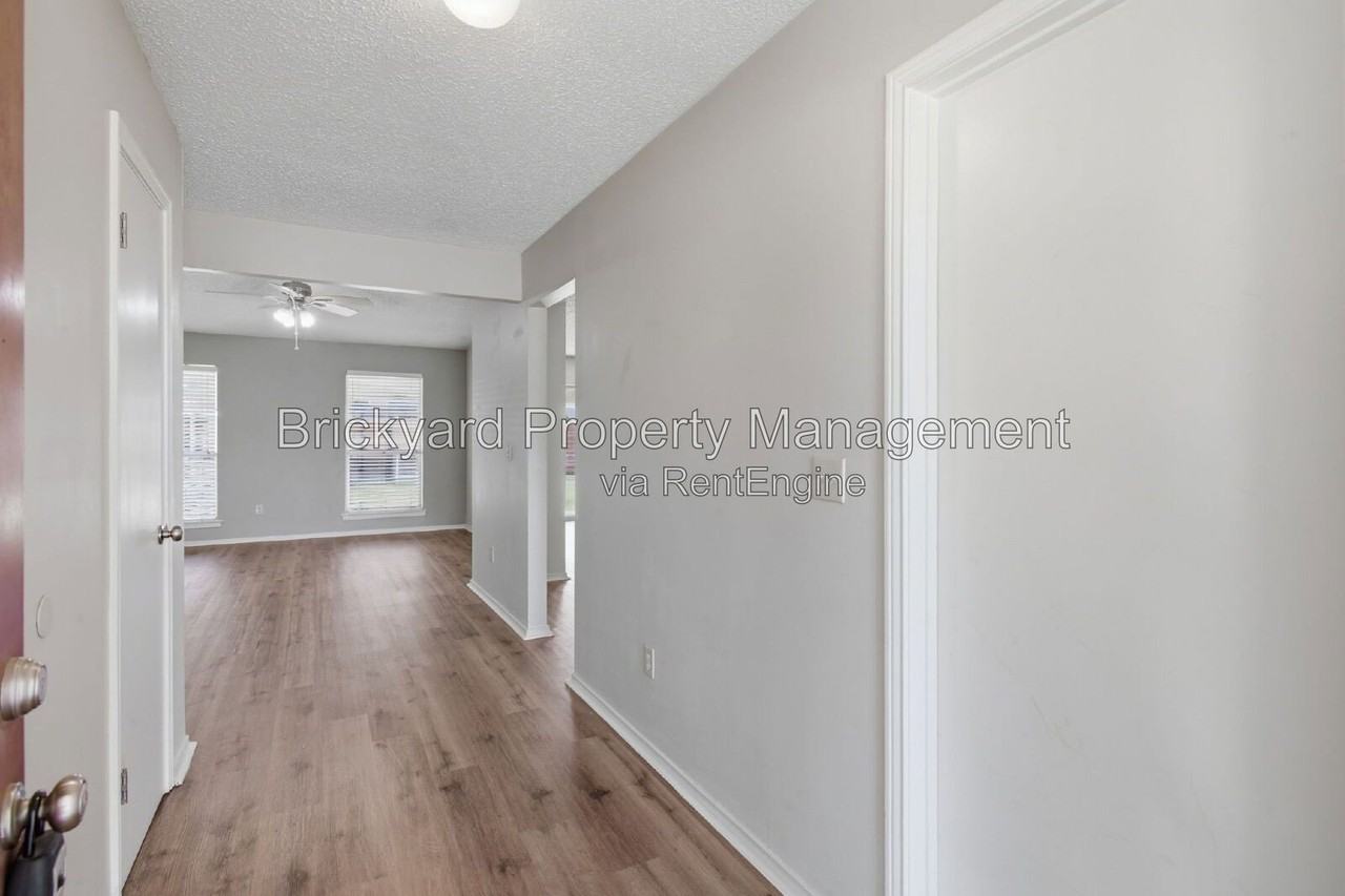 2007 Berkner Dr - Photo 4 of 32