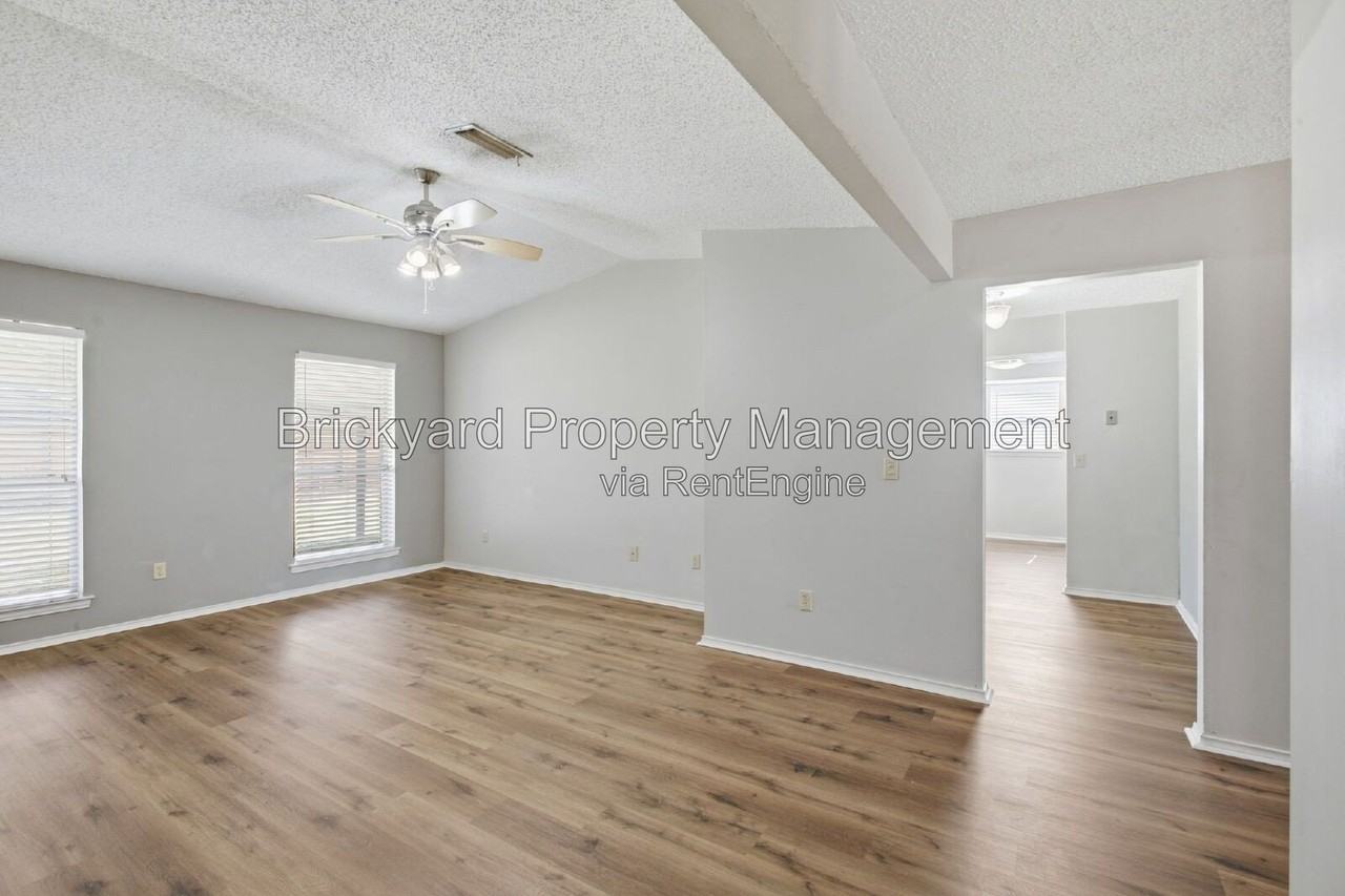2007 Berkner Dr - Photo 6 of 32