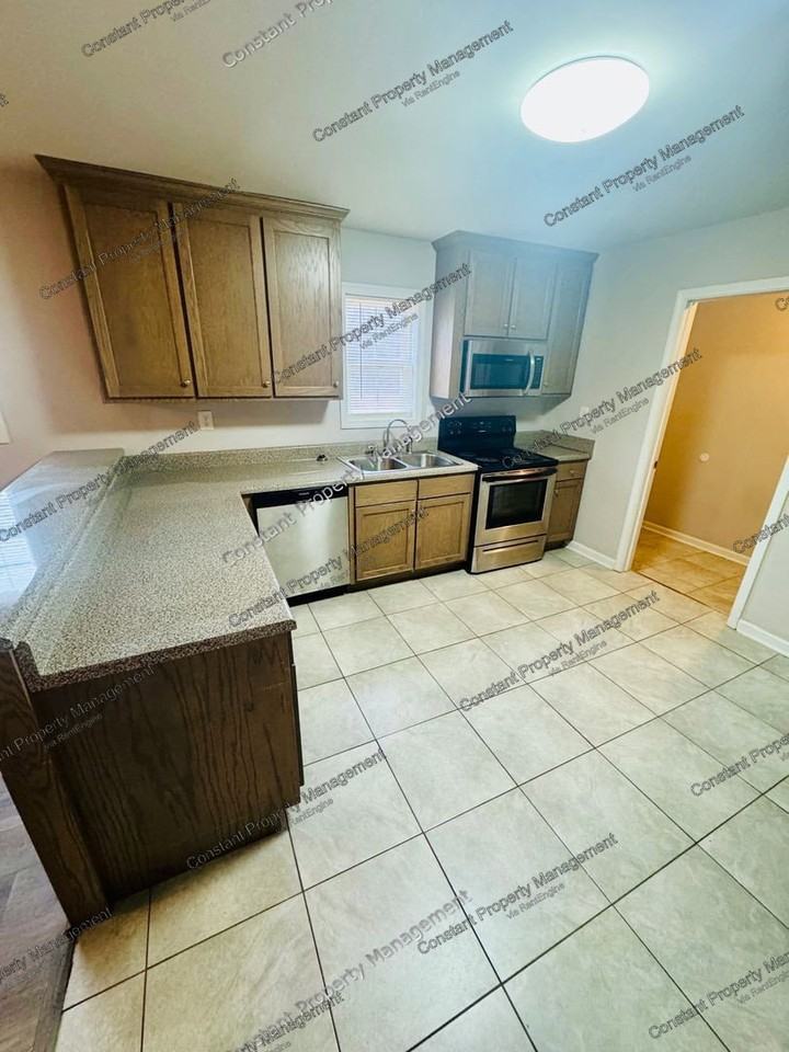 165 Garrison Rd - Photo 5 of 19
