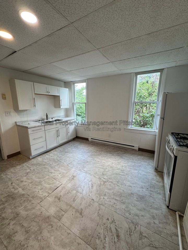 671 5th St - Photo 3 of 10