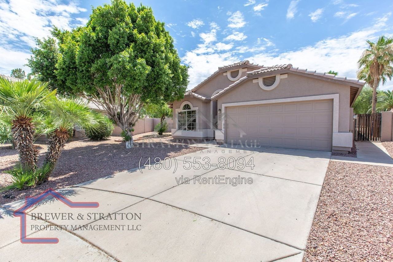 689 W Constitution Dr - Photo 2 of 50