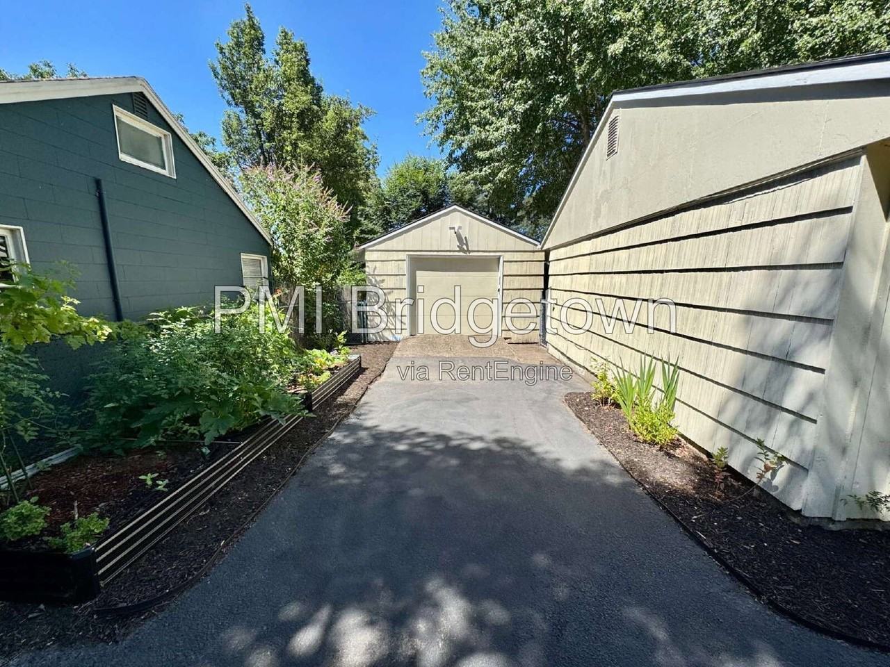 9725 Se 29th Ave - Photo 4 of 20