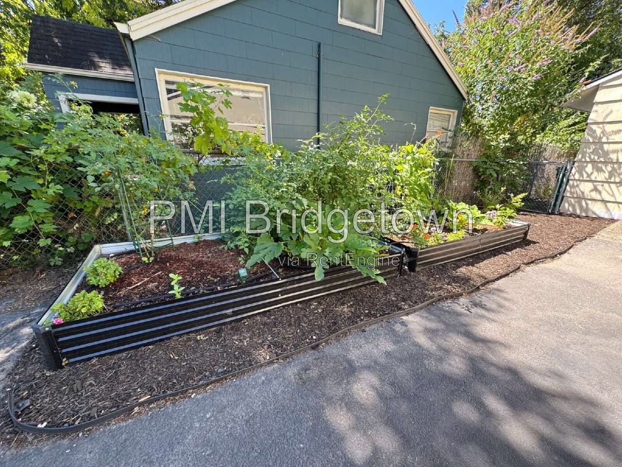 9725 Se 29th Ave - Photo 5 of 20