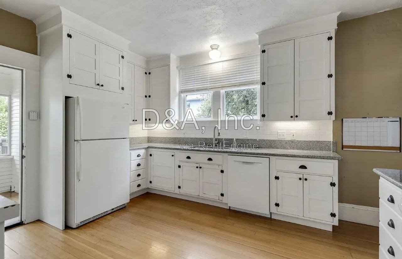 744 Sw 14th St - Photo 7 of 25