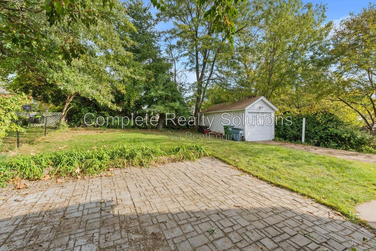 8511 Florence Ave - Photo 6 of 50