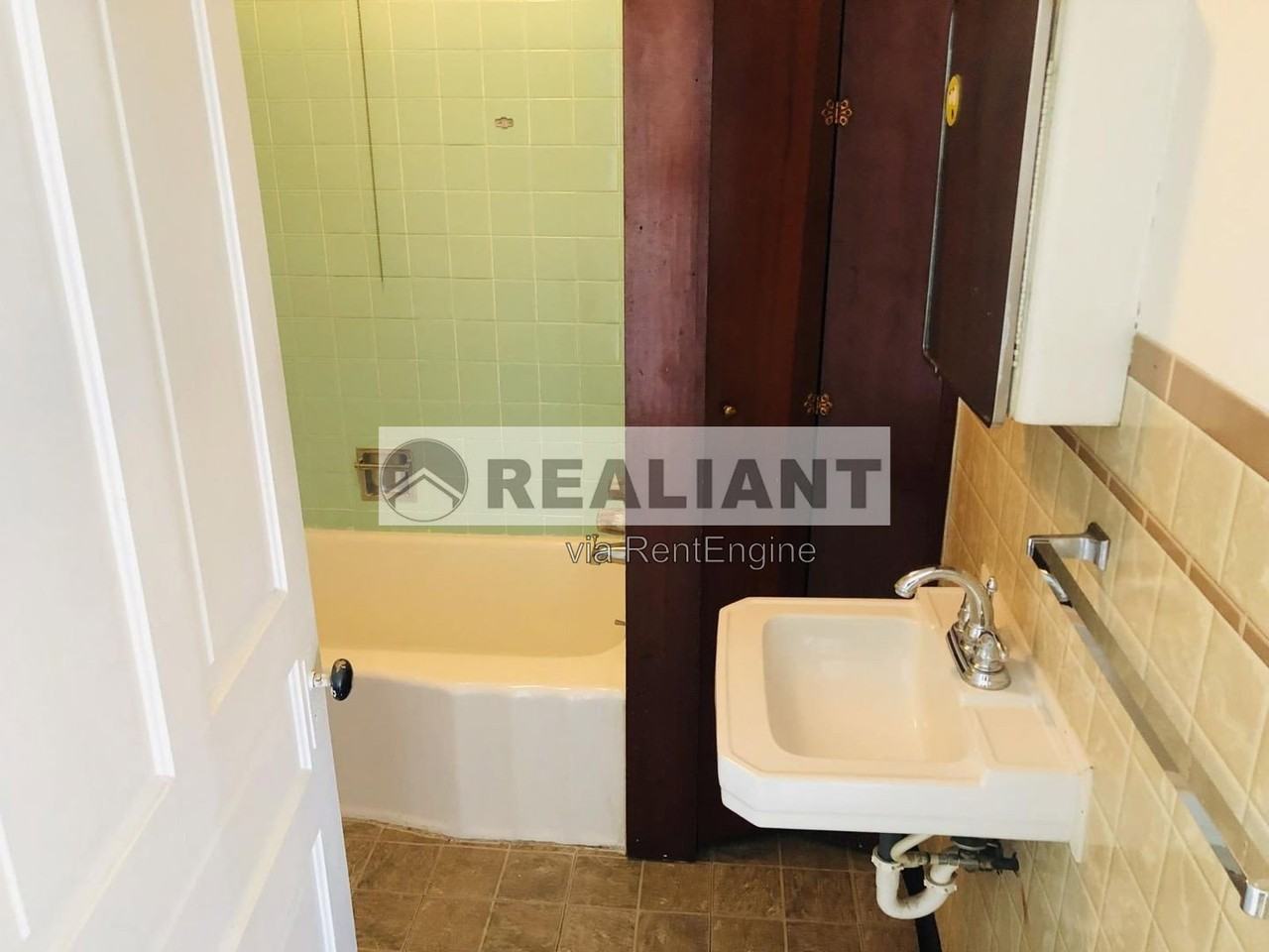 121 E 9th St #2 - Photo 4 of 10