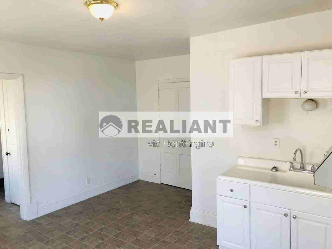 121 E 9th St #2 - Photo 5 of 10