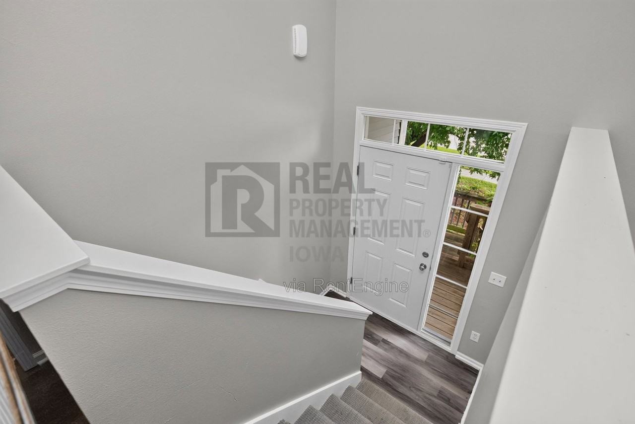 1229 E 18th St - Photo 3 of 34