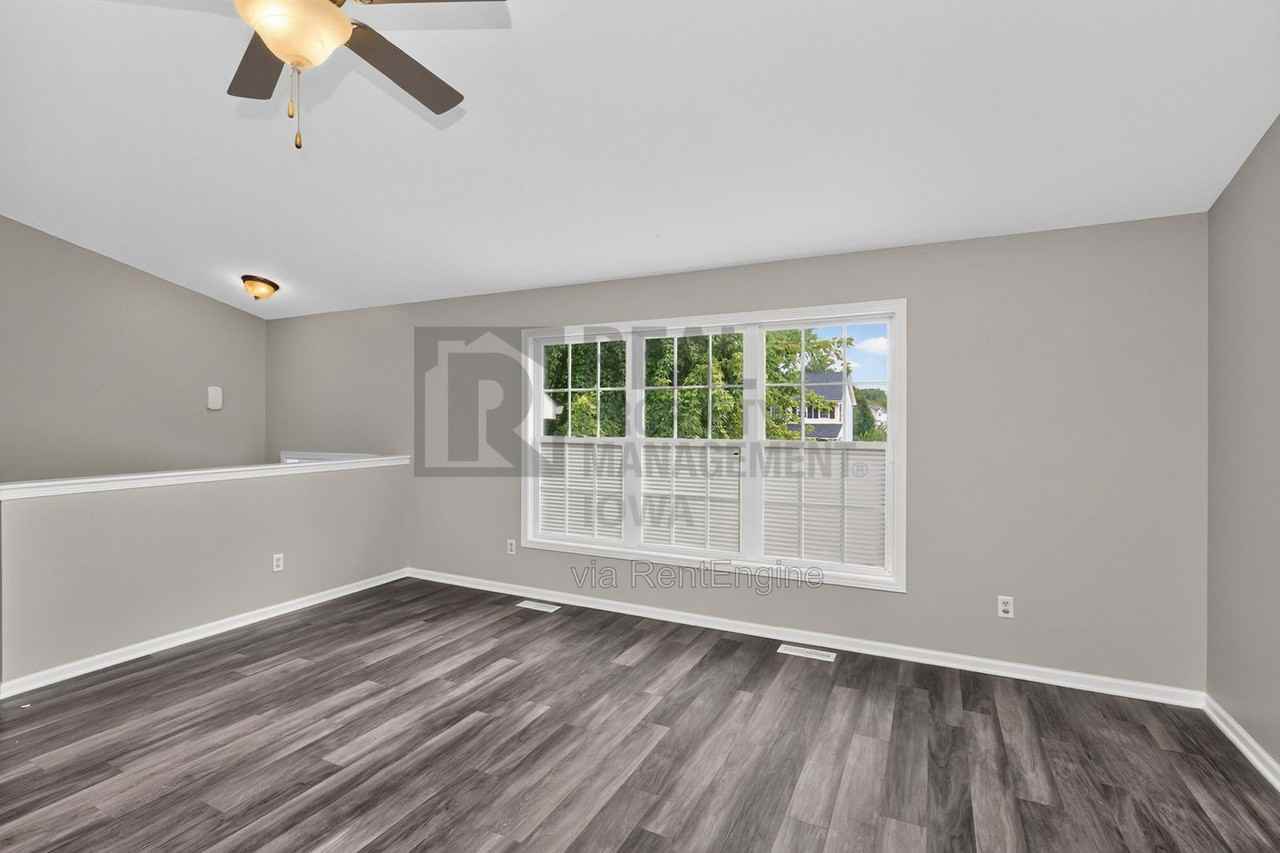 1229 E 18th St - Photo 5 of 34