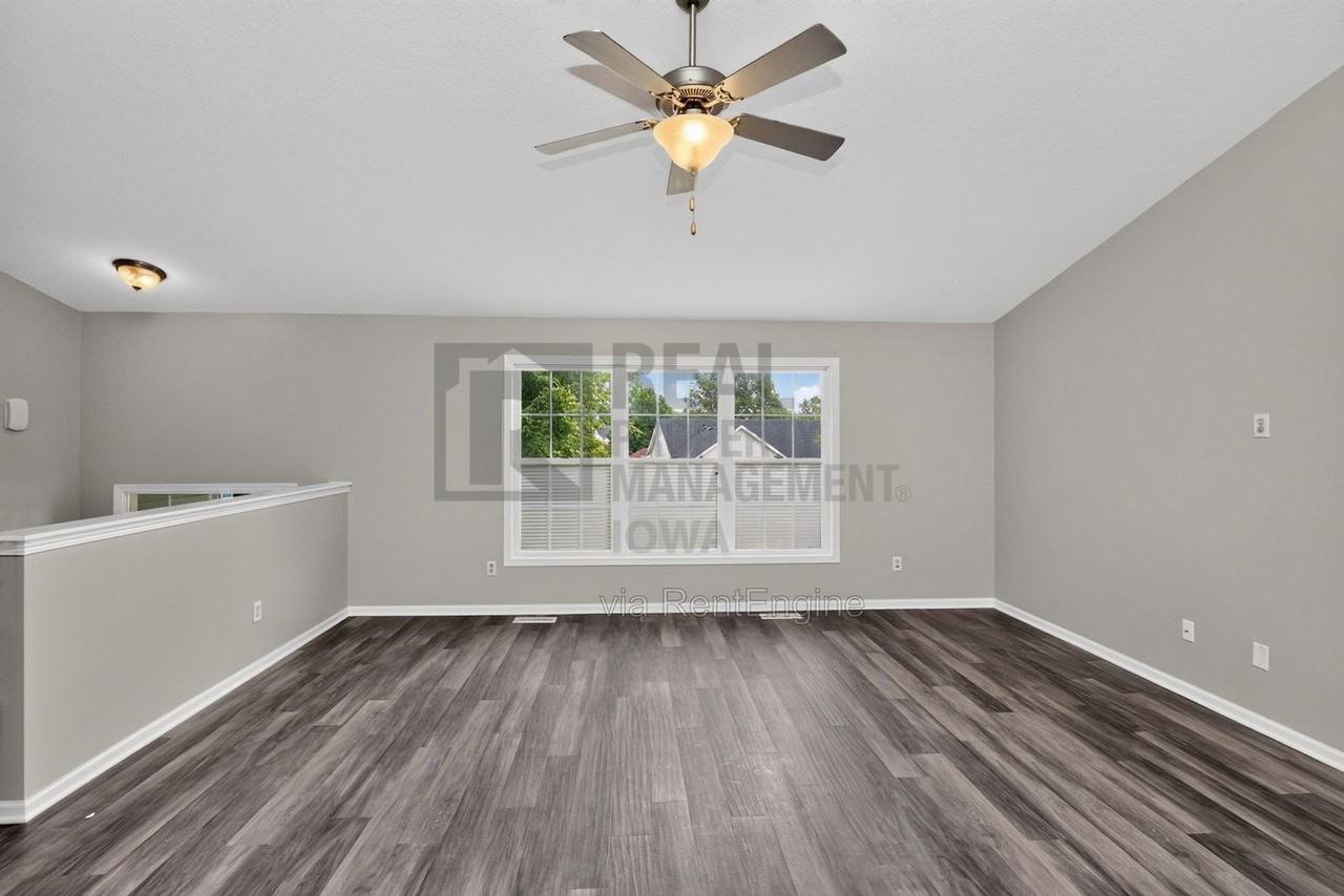 1229 E 18th St - Photo 6 of 34