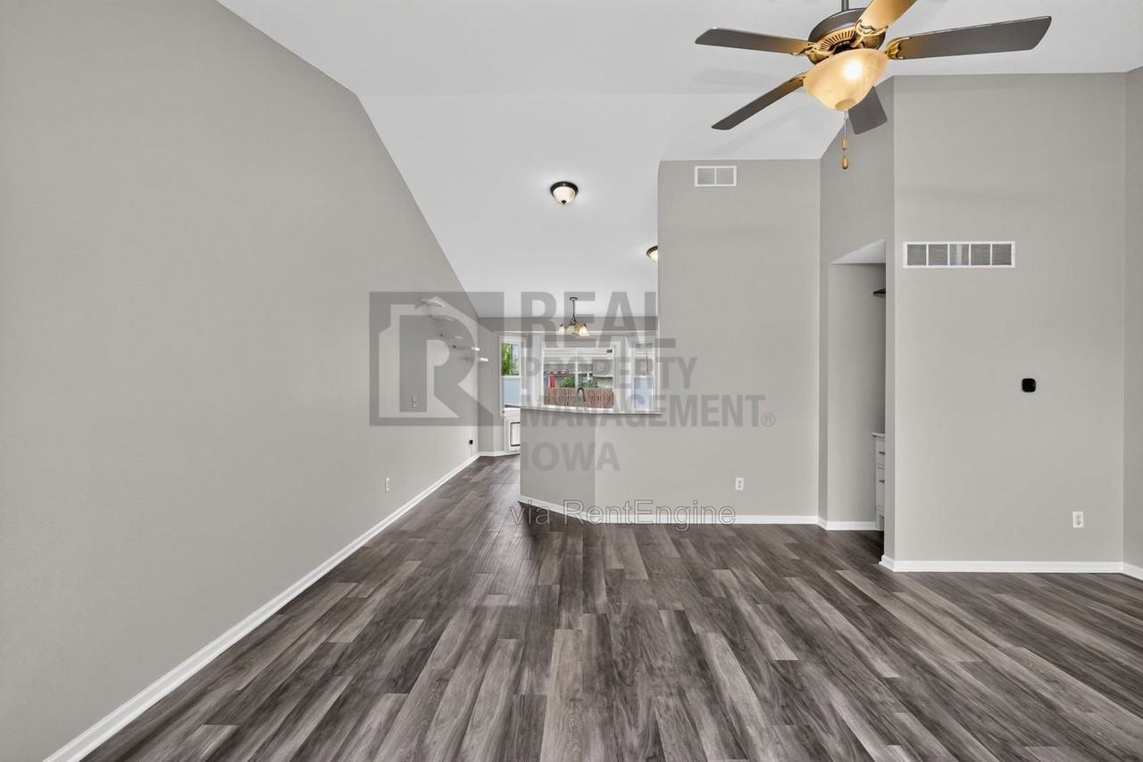 1229 E 18th St - Photo 7 of 34