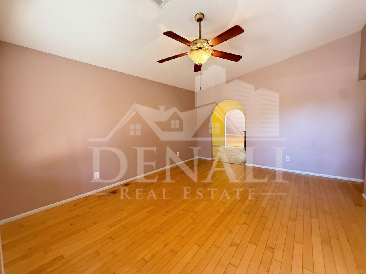 2102 W Knox Rd - Photo 3 of 31