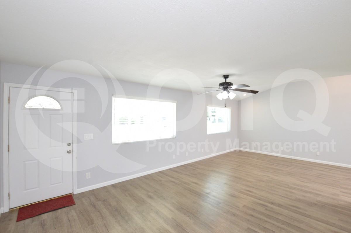 7424 E Polk St - Photo 7 of 22