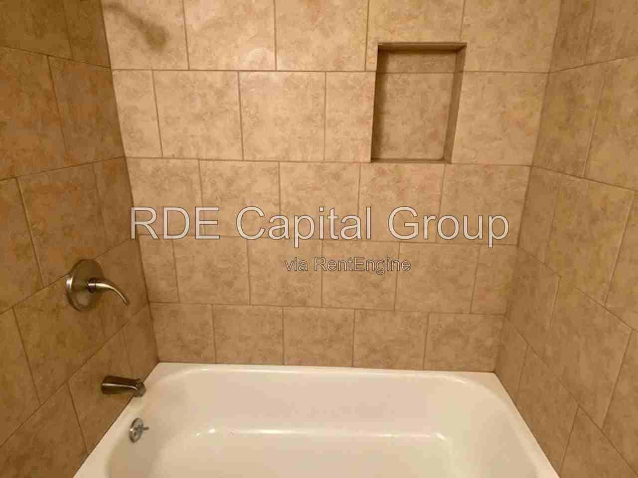 434 Nw 23rd St - Photo 5 of 5