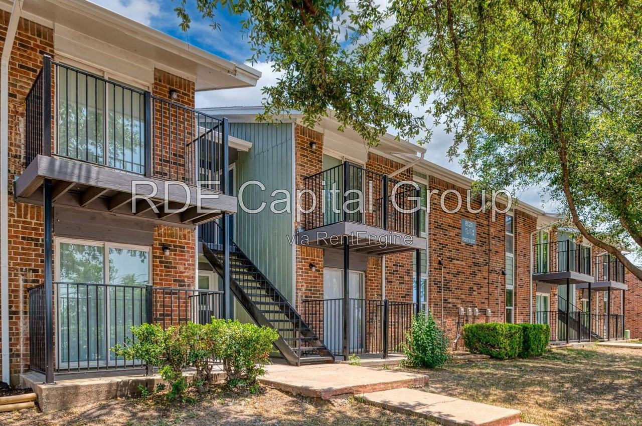 8045 W Elizabeth Ln #222 - Photo 4 of 19