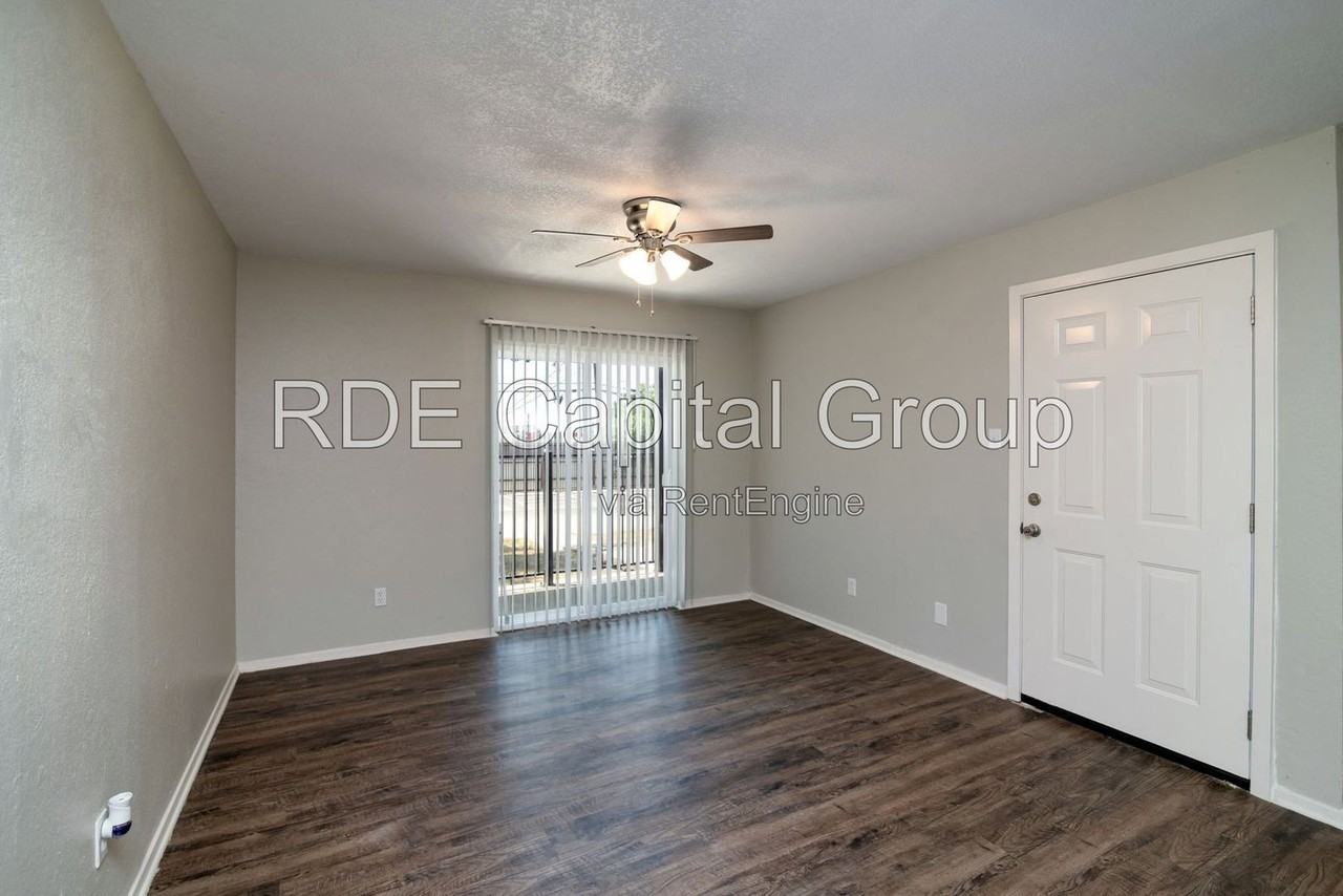 8045 W Elizabeth Ln #222 - Photo 7 of 19