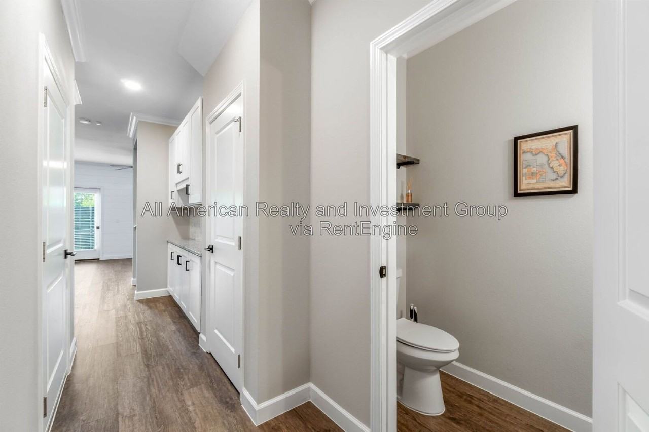 1817 Stable Ln - Photo 3 of 27