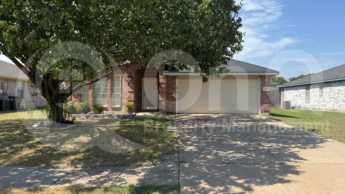 207 Lake Wichita Dr - Photo 2 of 23