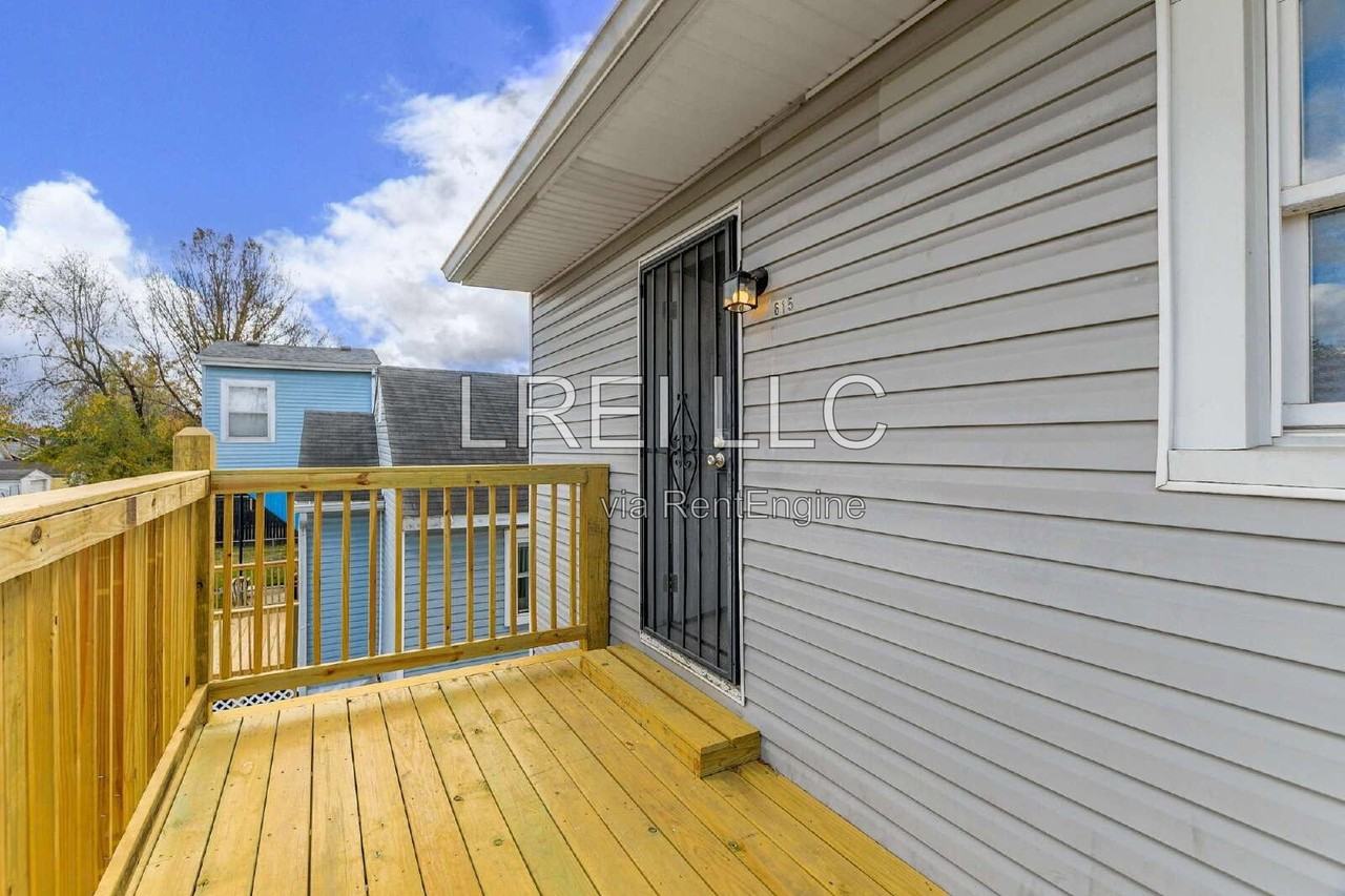 615 S 38th St #2 - Photo 2 of 11