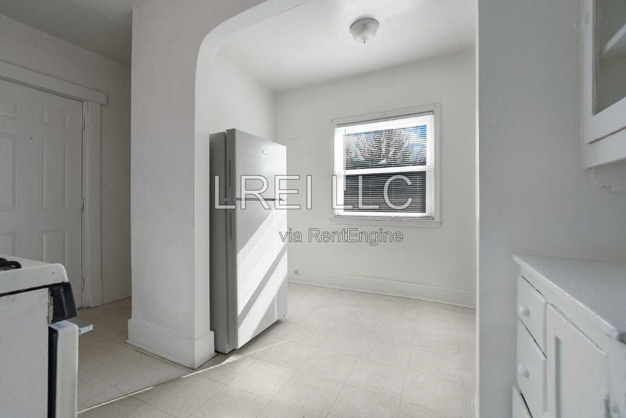 615 S 38th St #2 - Photo 4 of 11